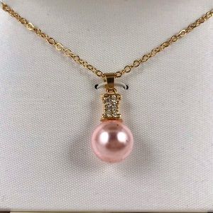 ✅🆕❤️Pink faux pearl on 10k gold plated chain
